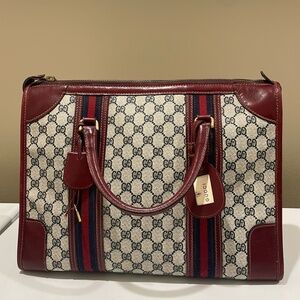 Gucci Vtg. Navy & Burgundy Leather Bag—Travel—Office—Every Day—GORGEOUS!…
